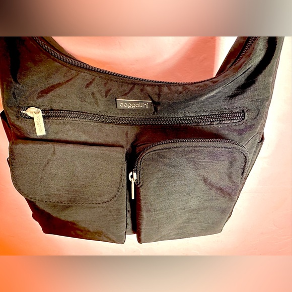 Black Baggallini Crossbody Bag, Great Travel Bag, Excellent Condition - Picture 12 of 13